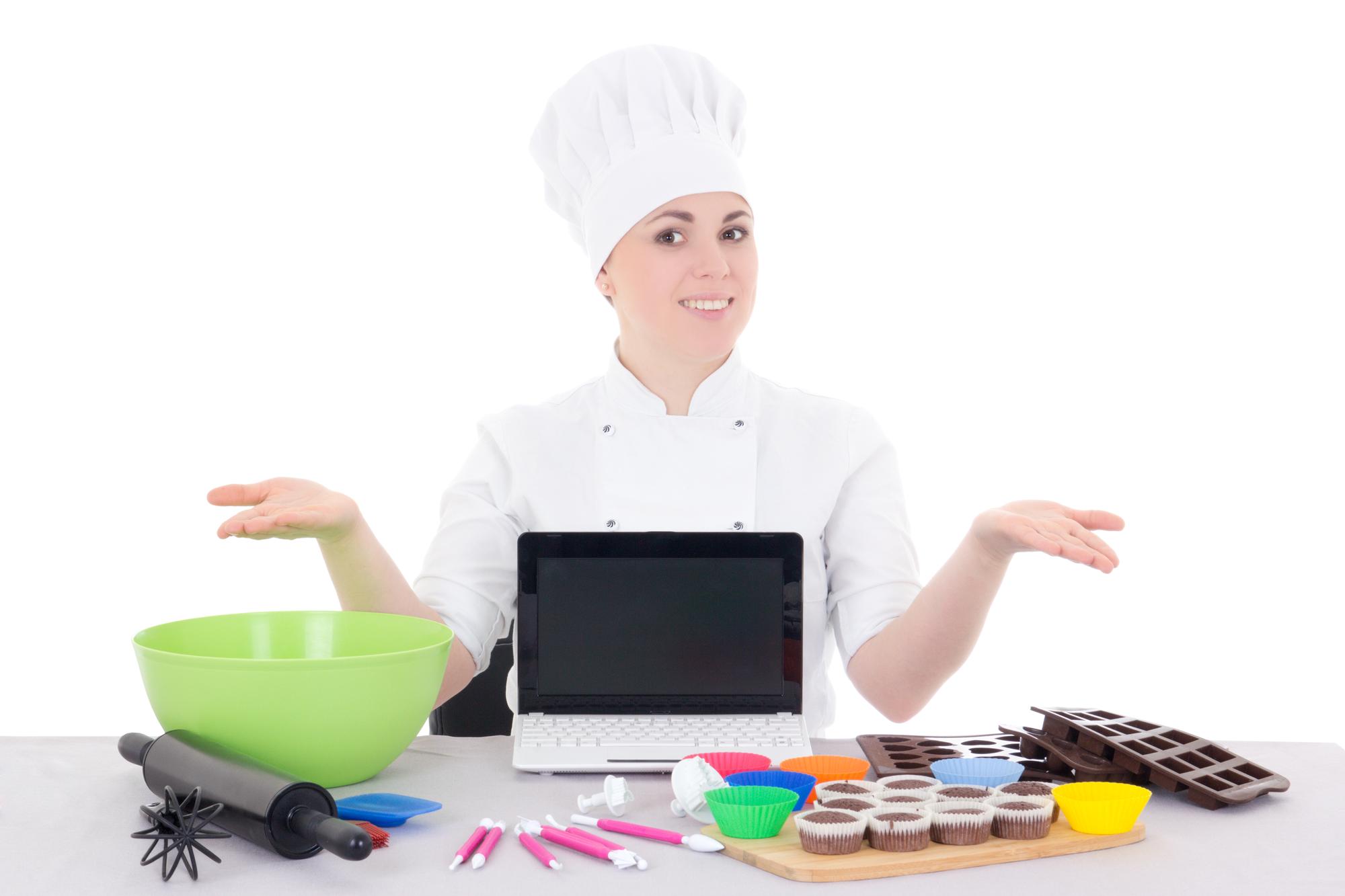 Interno dello studio di cucina con banco e utensili
